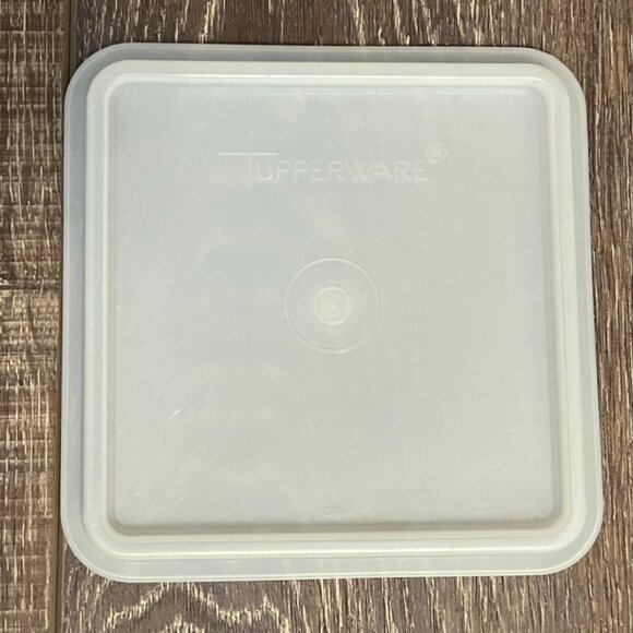 Vintage Tupperware Saltine Saver with Matching Lid - Picture 8 of 9
